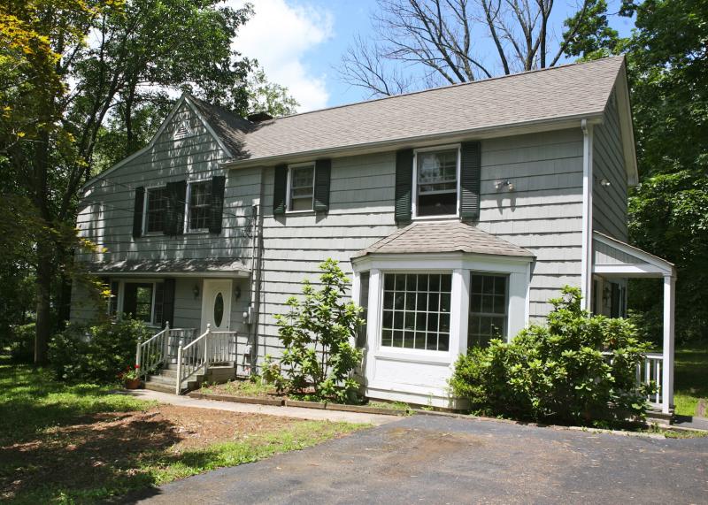 Single Family Home for Sale, ListingId:17095073, location: 855 BROWN RD Bridgewater 08807