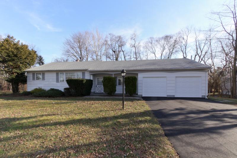 Single Family Home for Sale, ListingId:17965945, location: Piscataway 08854