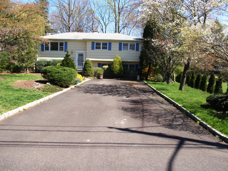 Single Family Home for Sale, ListingId:18729638, location: 758 Schoolhouse Lane Bound Brook 08805