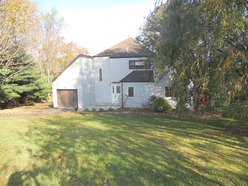 Single Family Home for Sale, ListingId:17481302, location: 5 MCINTOSH LN Hampton 08827