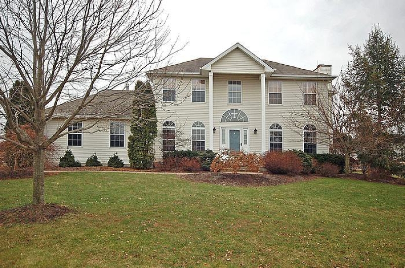 Single Family Home for Sale, ListingId:18168684, location: 4 Edna Ct Somerset 08873