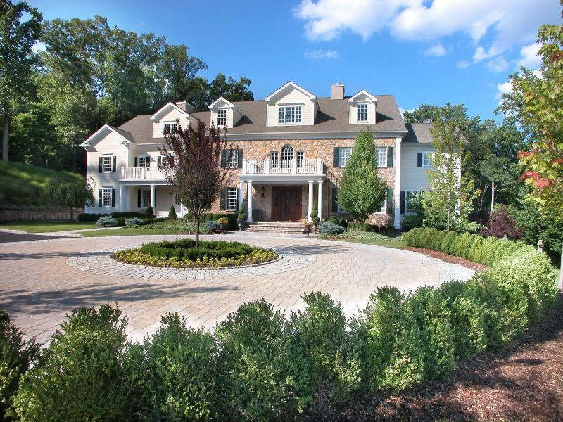 Single Family Home for Sale, ListingId:16614717, location: 67 CHARLES RD Bernardsville 07924