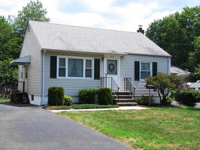 Single Family Home for Sale, ListingId:17152920, location: 143 OAKMOOR AVE South Plainfield 07080