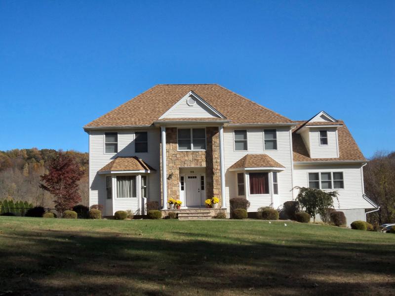 Single Family Home for Sale, ListingId:17598347, location: Wantage 07461