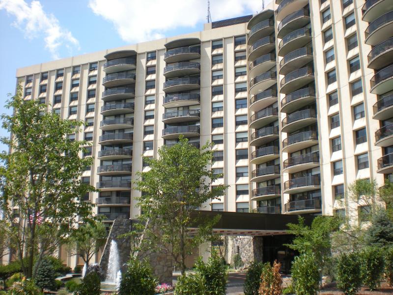 Single Family Home for Sale, ListingId:19093447, location: 2 CLARIDGE DR 5AW 5aw Verona 07044