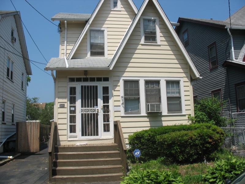Single Family Home for Sale, ListingId:16977147, location: 301 ELLERY AVE Newark 07106