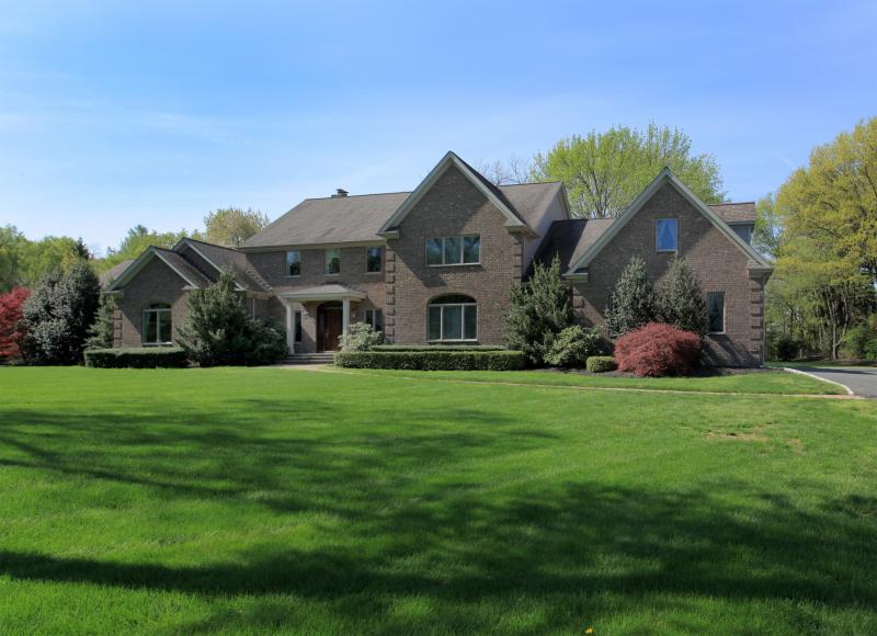 Single Family Home for Sale, ListingId:18011325, location: Basking Ridge 07920