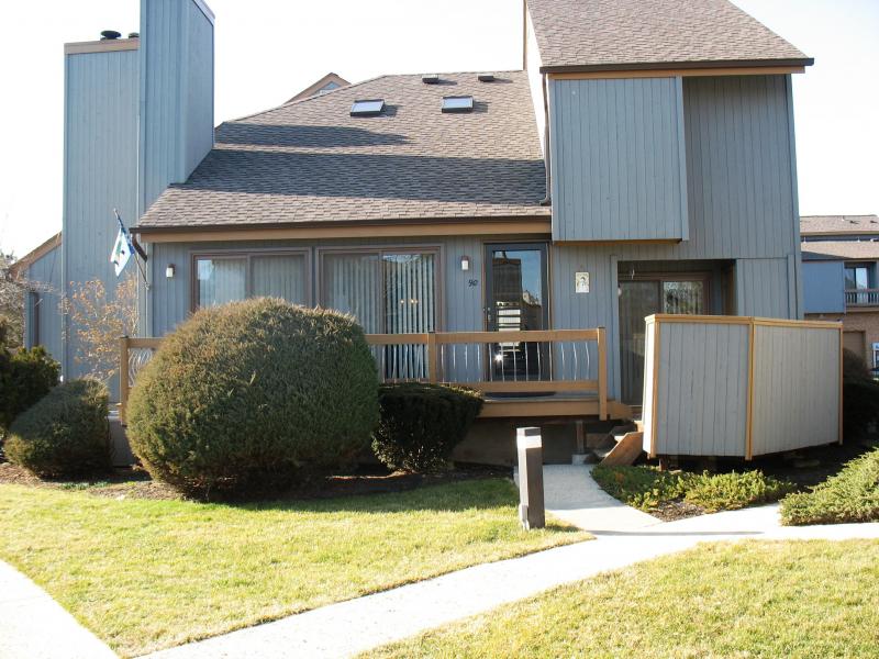Single Family Home for Sale, ListingId:18011305, location: 90 SYCAMORE CT Basking Ridge 07920