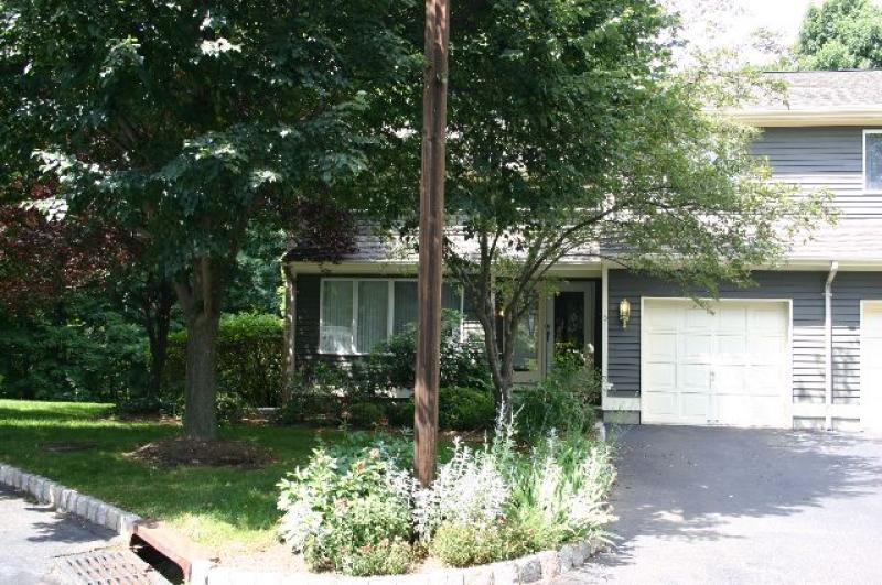 Single Family Home for Sale, ListingId:18041400, location: 5 ST ANDREWS LN Annandale 08801