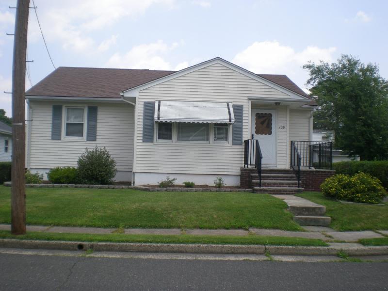 Single Family Home for Sale, ListingId:17090725, location: 109 S 14TH AVE Manville 08835