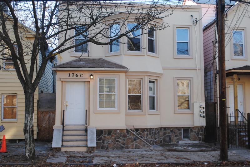 Multi Family for Sale, ListingId:17747725, location: 176 C PARKER ST Newark 07104