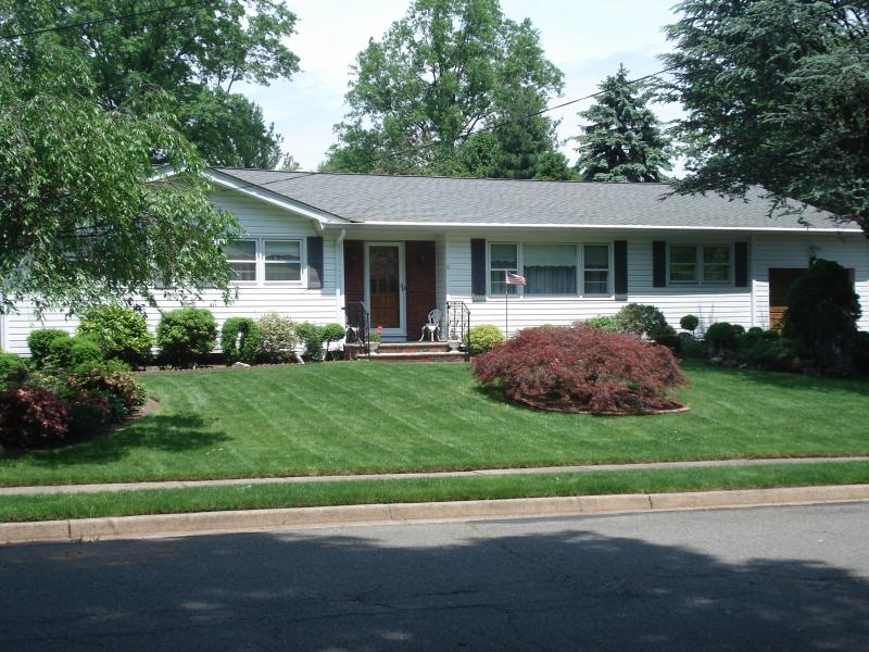 Single Family Home for Sale, ListingId:17324392, location: 6 HIGHPOINT DR Edison 08820