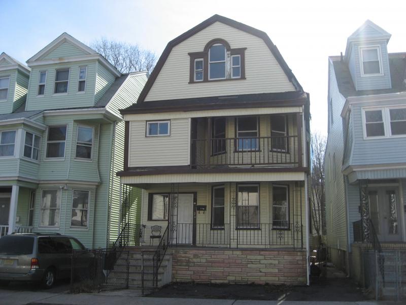 Multi Family for Sale, ListingId:18783495, location: 48 N 18TH ST East Orange 07017