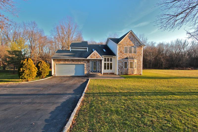 Single Family Home for Sale, ListingId:17916355, location: 17 KELLY CT Bridgewater 08807
