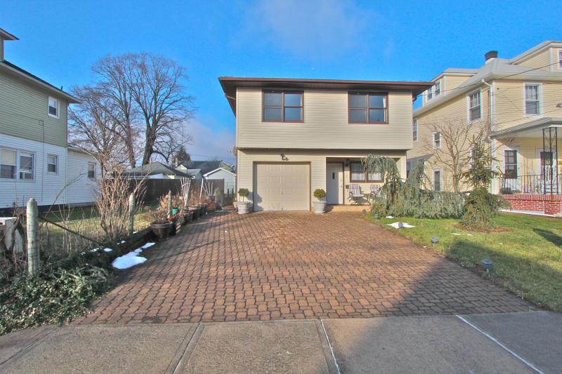 Single Family Home for Sale, ListingId:17936980, location: 309 N 4TH AVE Manville 08835