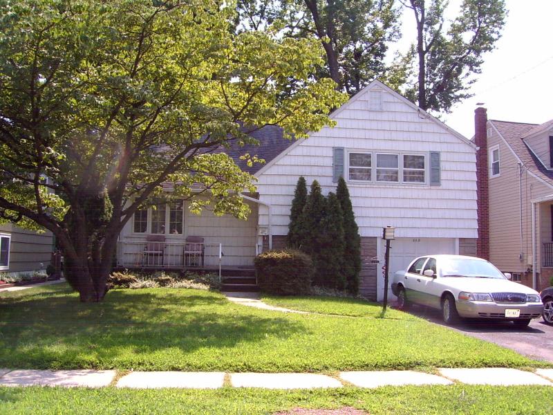 Single Family Home for Sale, ListingId:17246638, location: Kenilworth 07033
