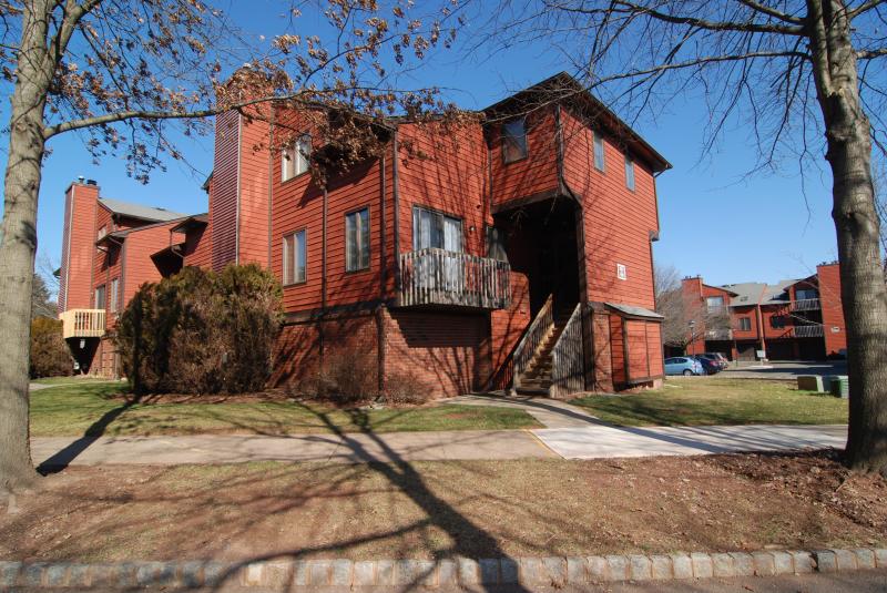 Single Family Home for Sale, ListingId:17991298, location: 101 VILLAGE COMMONS Flemington 08822