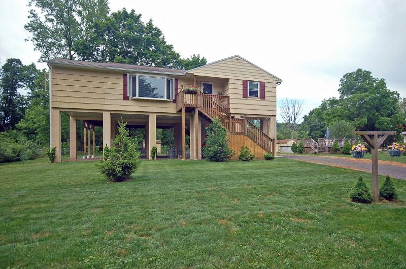 Single Family Home for Sale, ListingId:18471763, location: 28 MILL ST Stockton 08559
