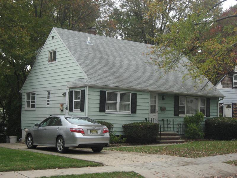 Single Family Home for Sale, ListingId:18030745, location: 21 Independence Dr Roselle 07203