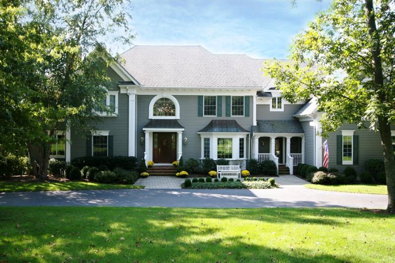 Single Family Home for Sale, ListingId:18073178, location: 56 RIDGEVIEW DR Basking Ridge 07920