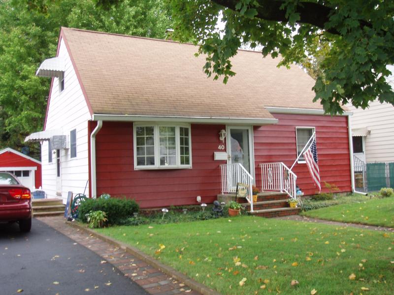 Single Family Home for Sale, ListingId:17541203, location: 40 BROMLEY PL Bloomfield 07003