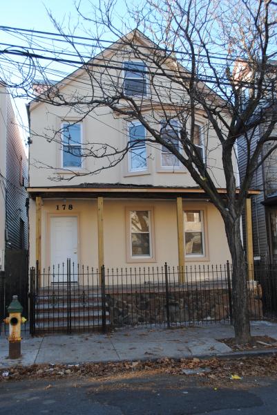 Multi Family for Sale, ListingId:17747727, location: 178 PARKER ST Newark 07104