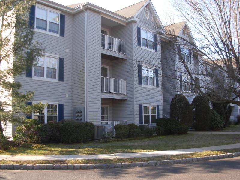 Single Family Home for Sale, ListingId:17833667, location: 206 STRATFORD PL 206 Bridgewater 08807