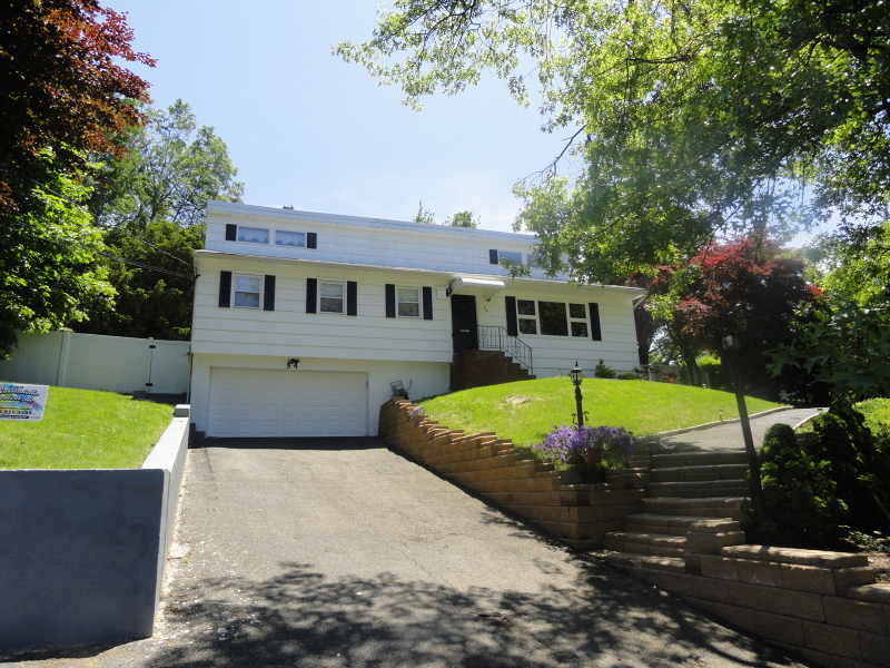 Single Family Home for Sale, ListingId:19002620, location: 54 Westover West Caldwell 07006