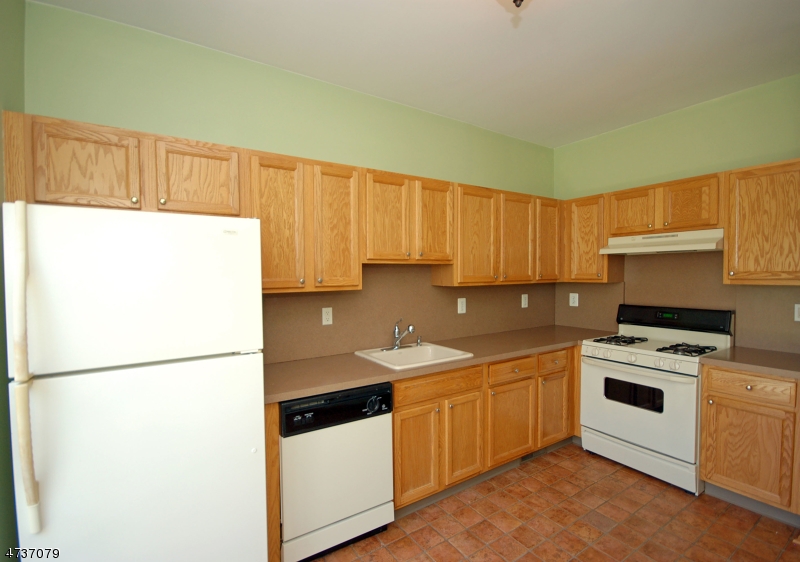 144 Stratford Dr