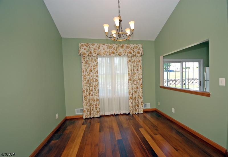 144 Stratford Dr