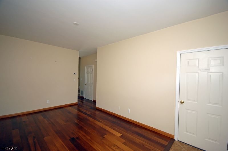 144 Stratford Dr