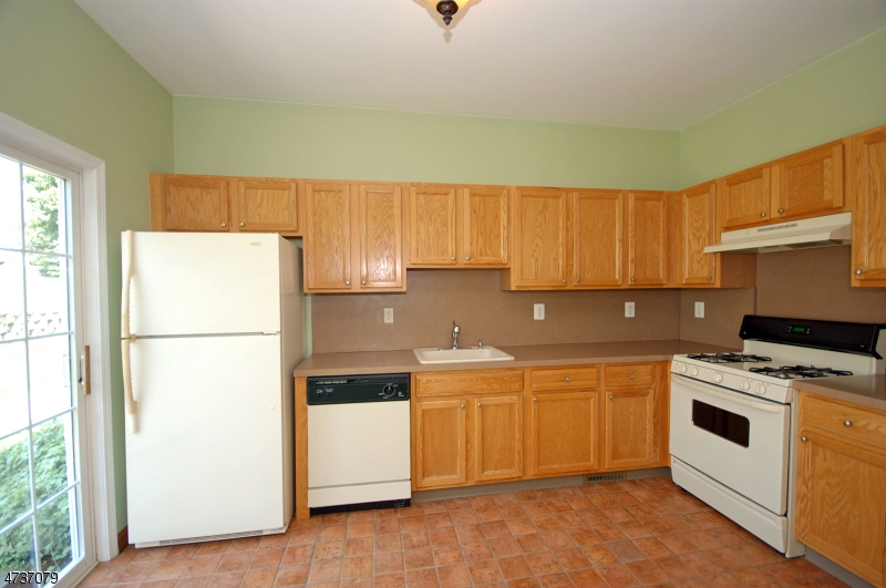 144 Stratford Dr