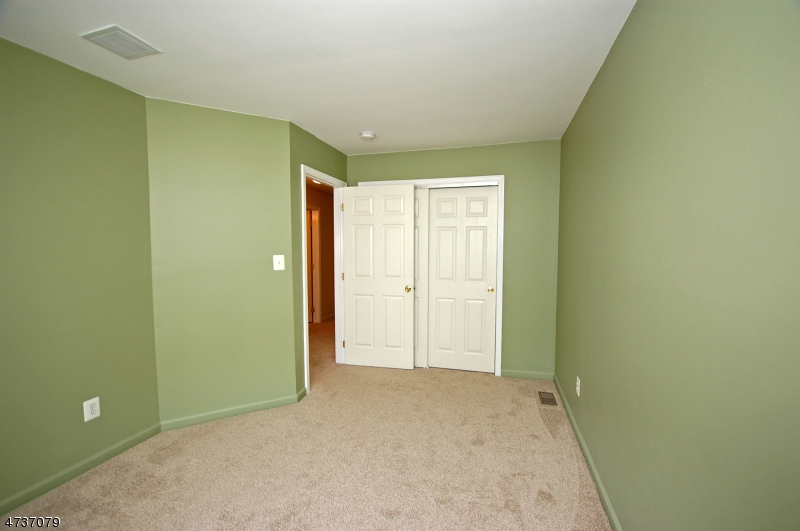 144 Stratford Dr
