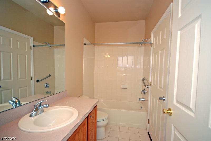 144 Stratford Dr