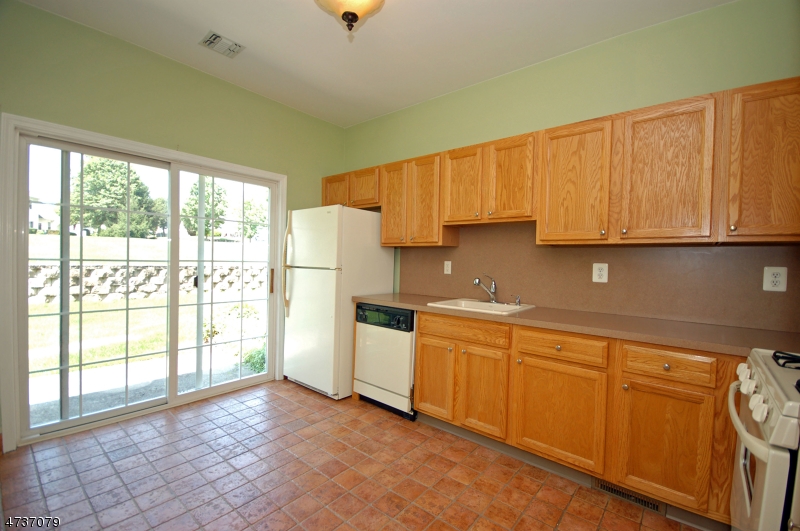 144 Stratford Dr