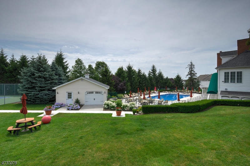 144 Stratford Dr