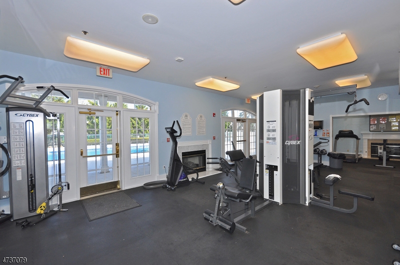 144 Stratford Dr