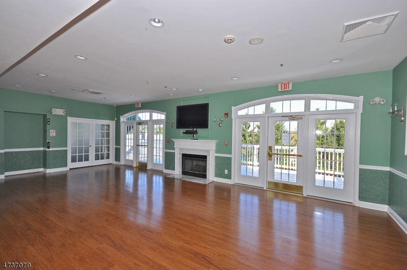 144 Stratford Dr