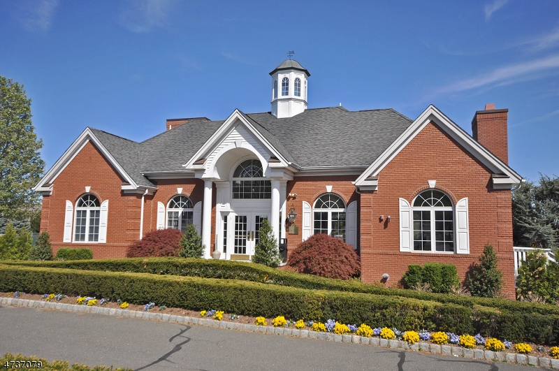144 Stratford Dr