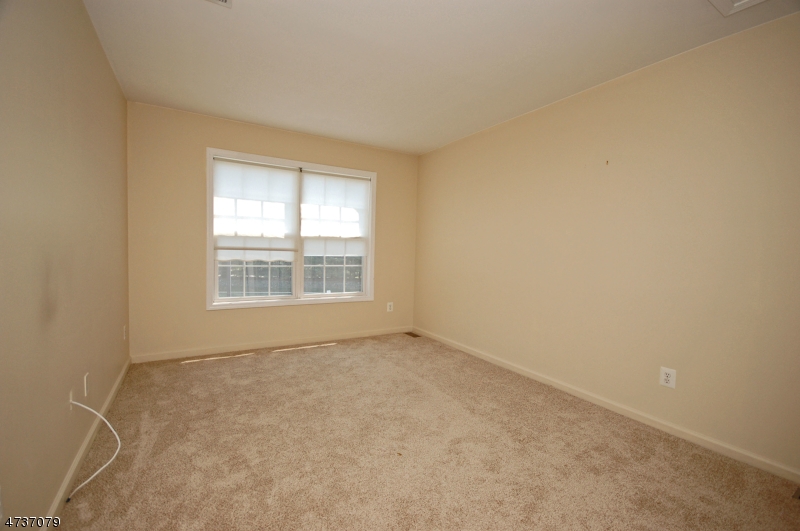 144 Stratford Dr
