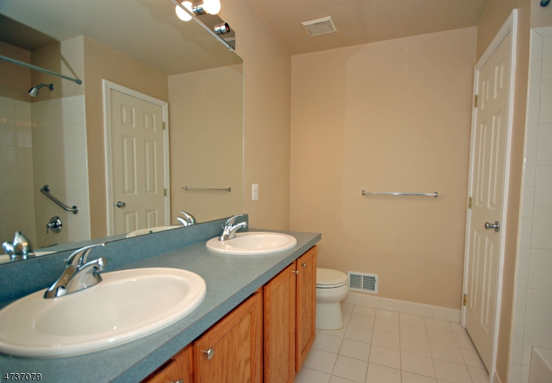 144 Stratford Dr