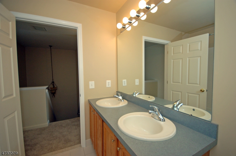 144 Stratford Dr
