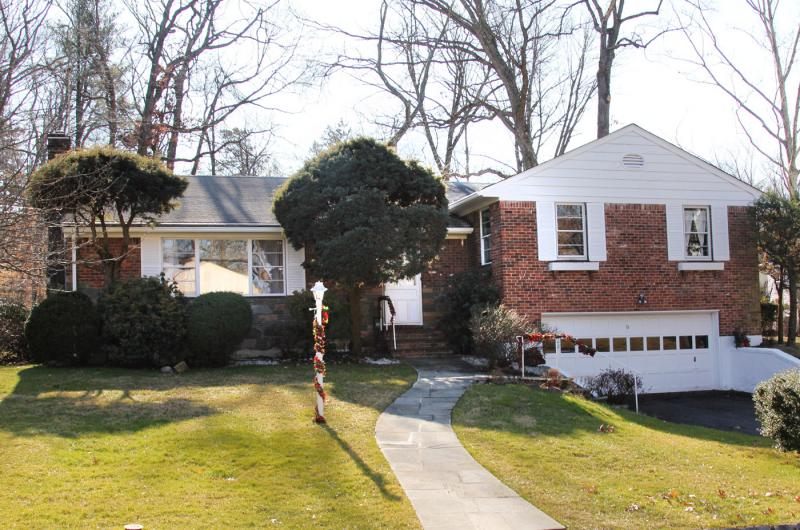 9  Brantwood Dr Summit City, NJ 7901