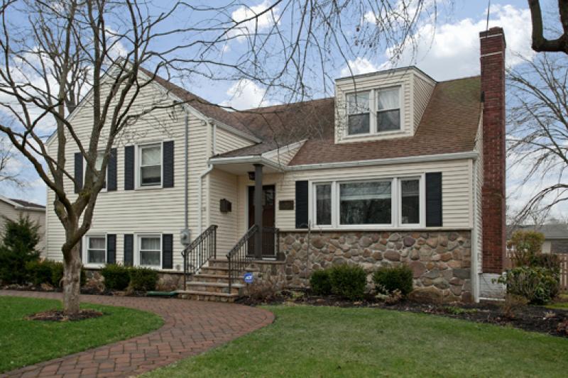 16  Bell Dr Westfield Town, NJ 7090