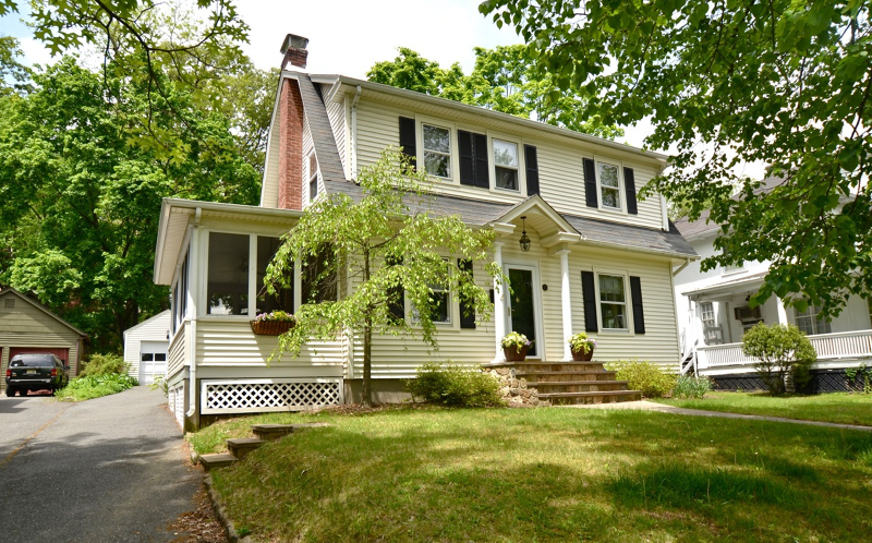 32  Colonial Rd Morristown Town, NJ 07960-3744