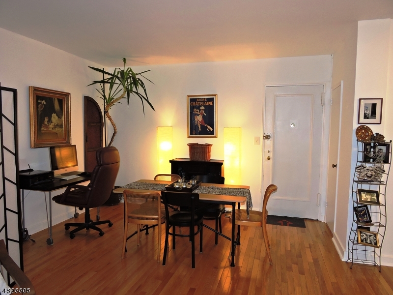 5 Roosevelt Pl C002r Montclair Nj New Jersey 07042 Montclair