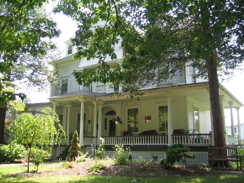 302 MANSFIELD ST