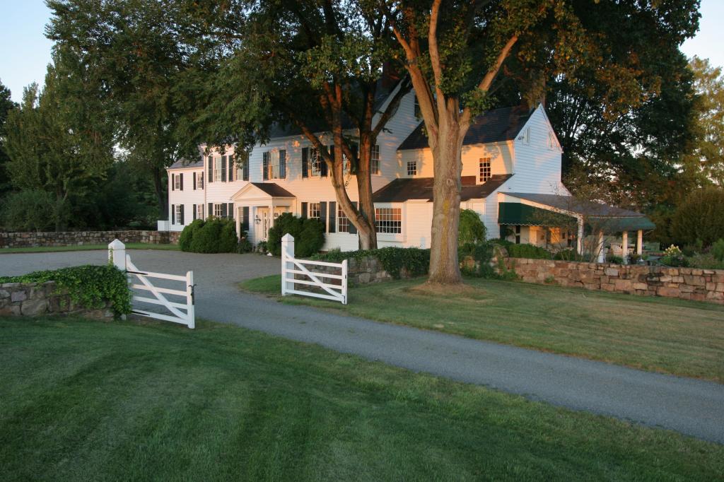MLS #/Web ID: 2704700