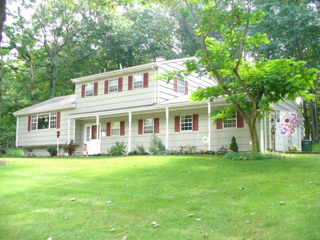 79 Fawnridge Drive