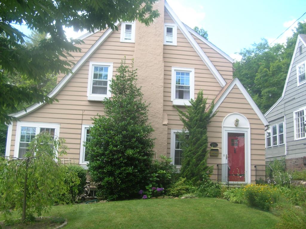 14 EVERGREEN PL